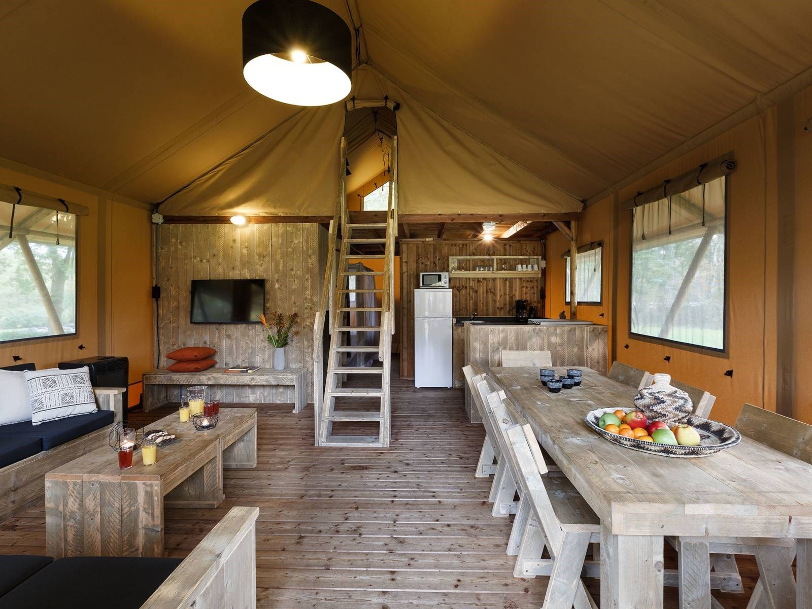 Luxe lodgetent aan het water