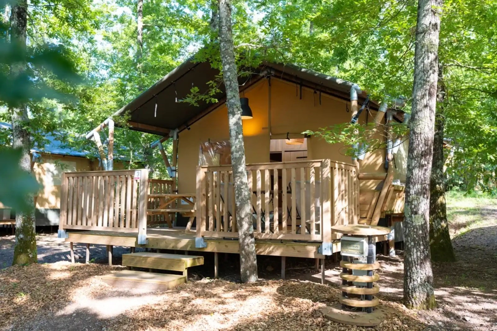 Safaritent met badkamer in Toscane