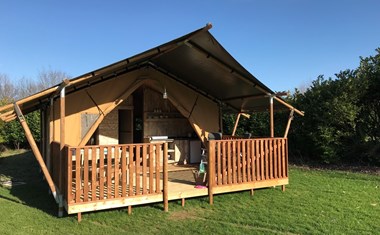 Safaritent met badkamer in Duitsland Safaritent met badkamer in Duitsland
