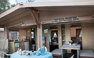 Lodgetent met badkamer in Spanje Lodgetent met badkamer in Spanje