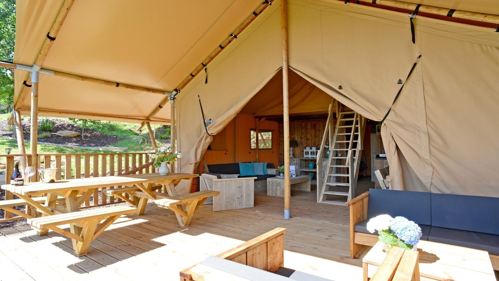 Bijzonder overnachten in een lodgetent deluxe