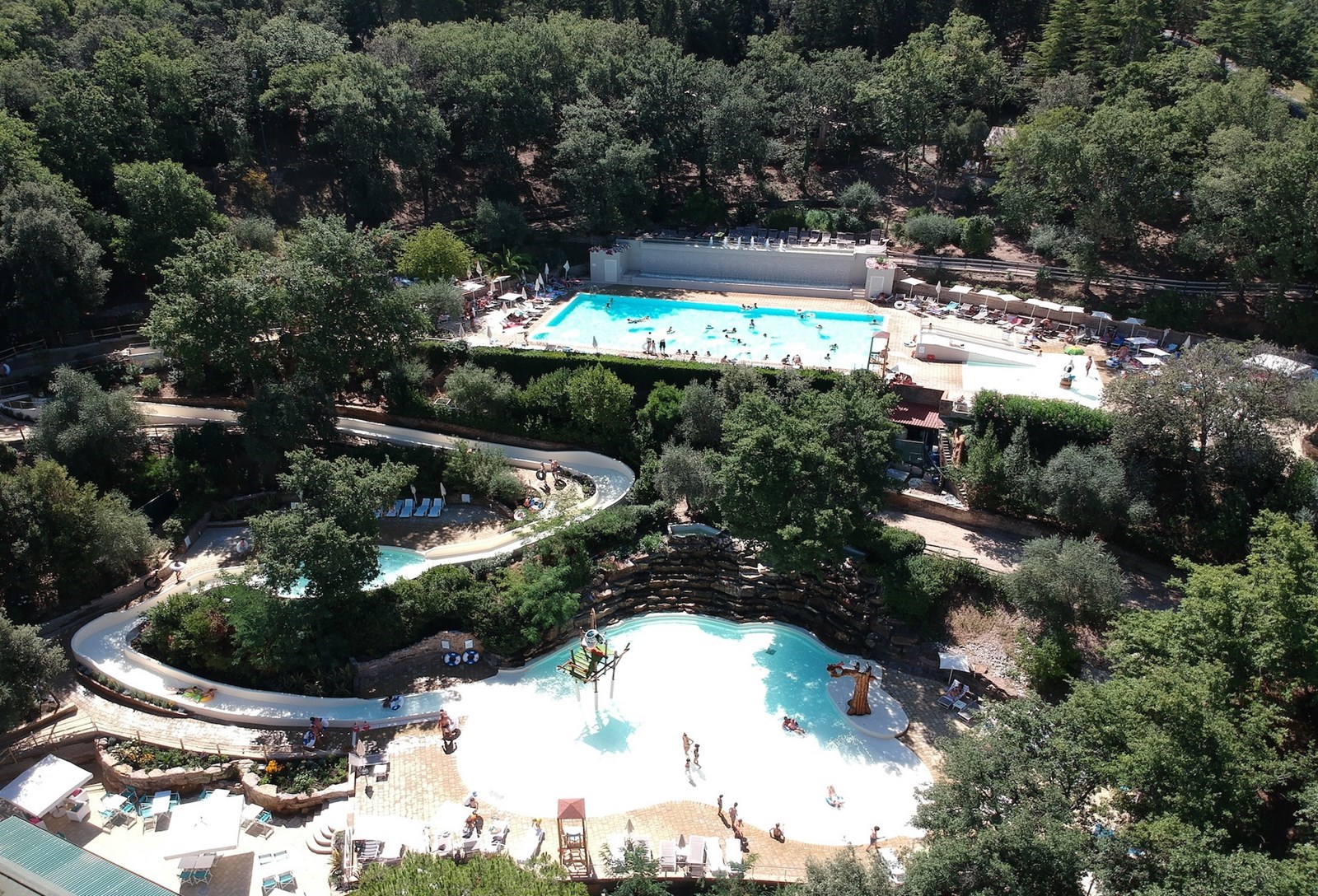 Overnachten in een lodgetent met badkamer