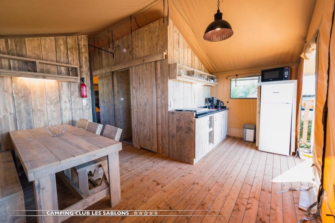 Safaritent met badkamer op 5* camping