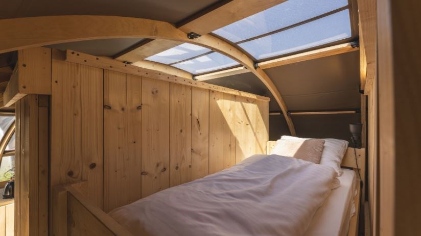 Bijzonder overnachten in een Riverdome