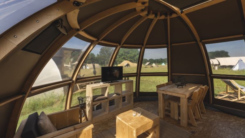 Bijzonder overnachten in een Riverdome
