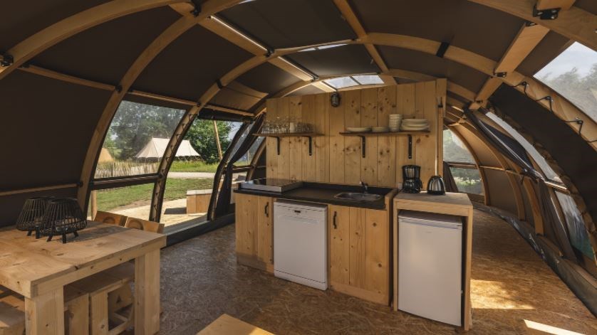 Bijzonder overnachten in een Riverdome