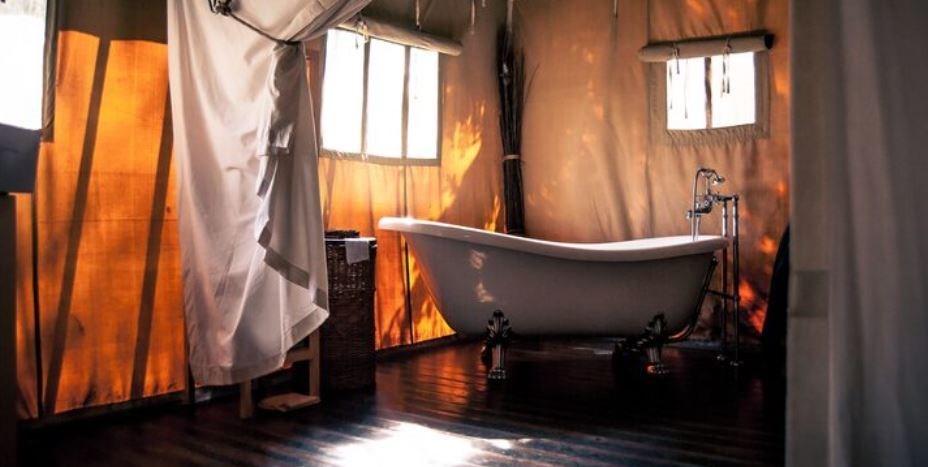 Safaritent met romantisch bad