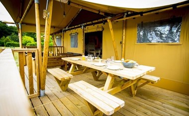 Glamping lodge met badkamer Glamping lodge met badkamer