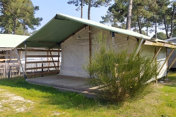 Safaritent met badkamer - LuxeTent.nl