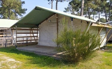 Safaritent met badkamer Safaritent met badkamer