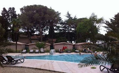 Lodgetent met badkamer Lodgetent met badkamer