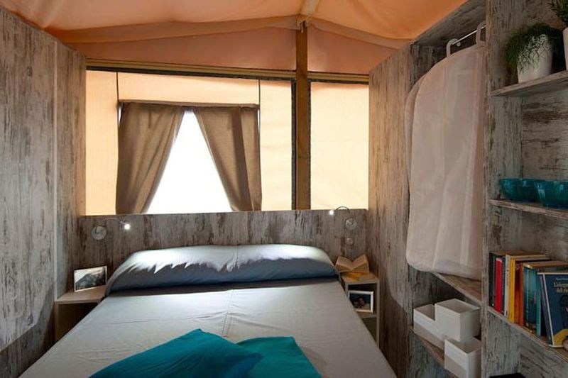 Lodgetent met badkamer