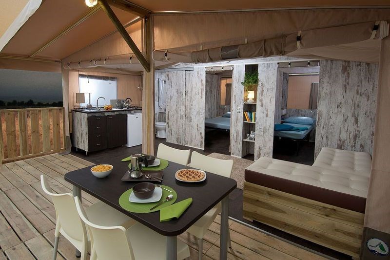 Lodgetent met badkamer