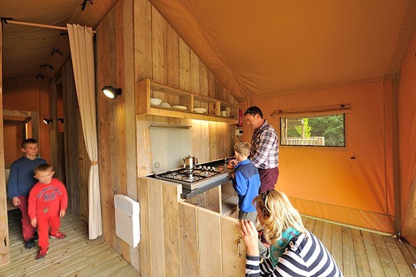 Safaritent met badkamer