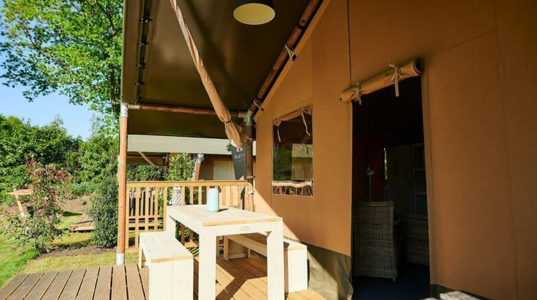 Luxe safaritent met eigen sanitair