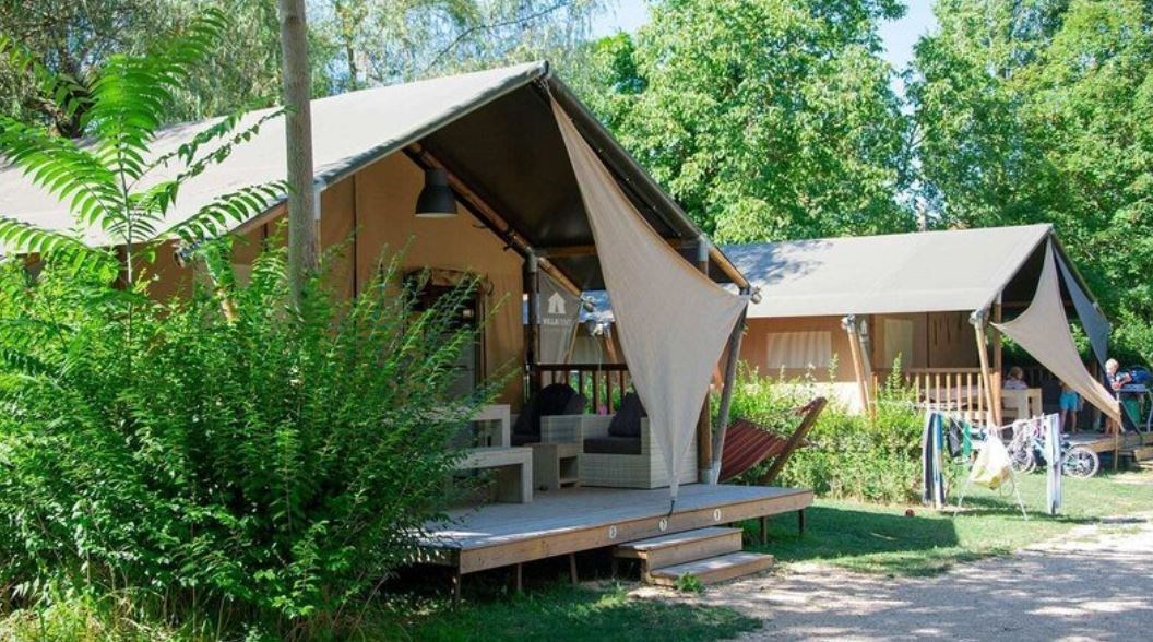 Safaritent met eigen sanitair