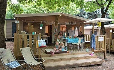 Lodgetent met badkamer Lodgetent met badkamer