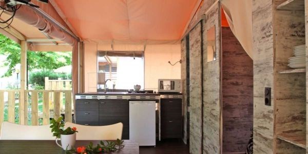 Lodgetent met badkamer