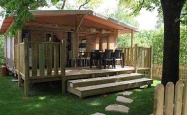 Lodgetent met badkamer Lodgetent met badkamer