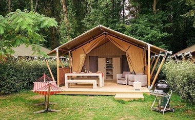 Luxe tent in een vallei in de Auvergne Luxe tent in een vallei in de Auvergne