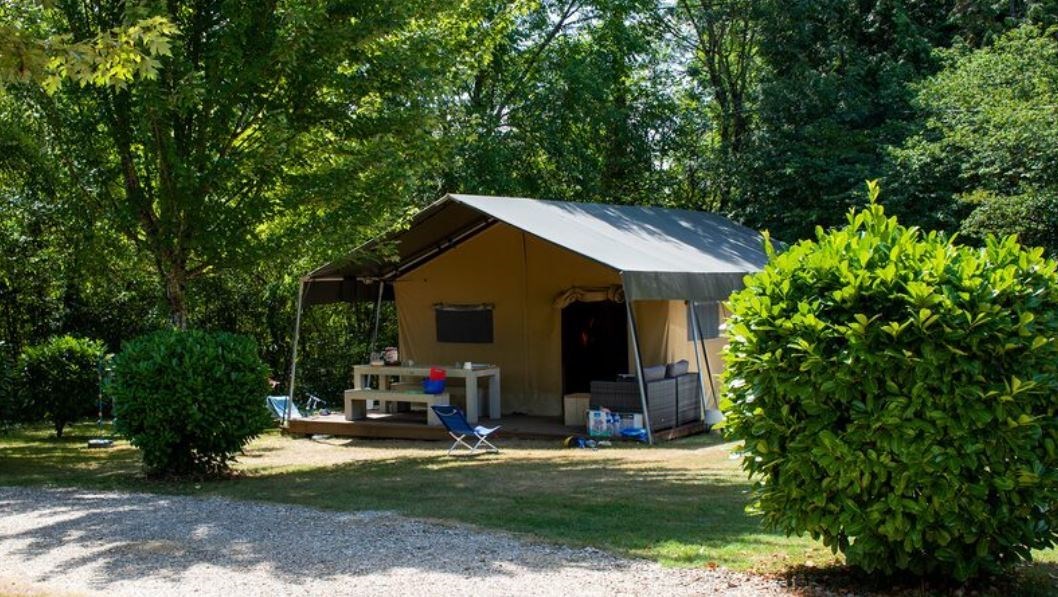 Safaritent op een familiecamping in de Dordogne