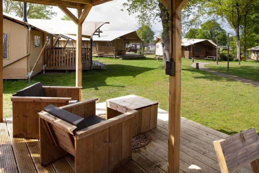 Safaritent van twee verdiepingen