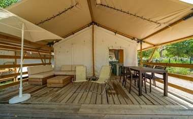 Safaritent met badkamer Safaritent met badkamer