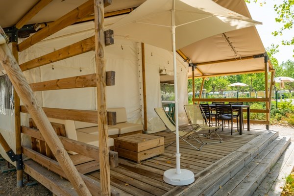 Safaritent met badkamer