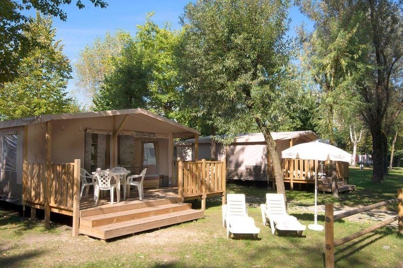 Lodgetent met badkamer
