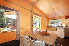 Lodgetent met badkamer  Lodgetent met badkamer