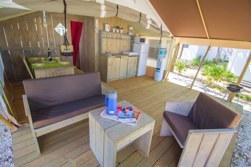 Safaritent XXL met badkamer