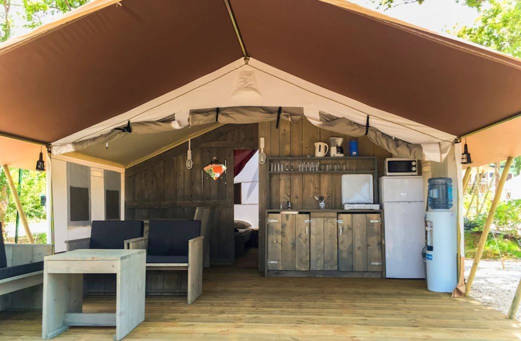 Safaritent XXL met badkamer