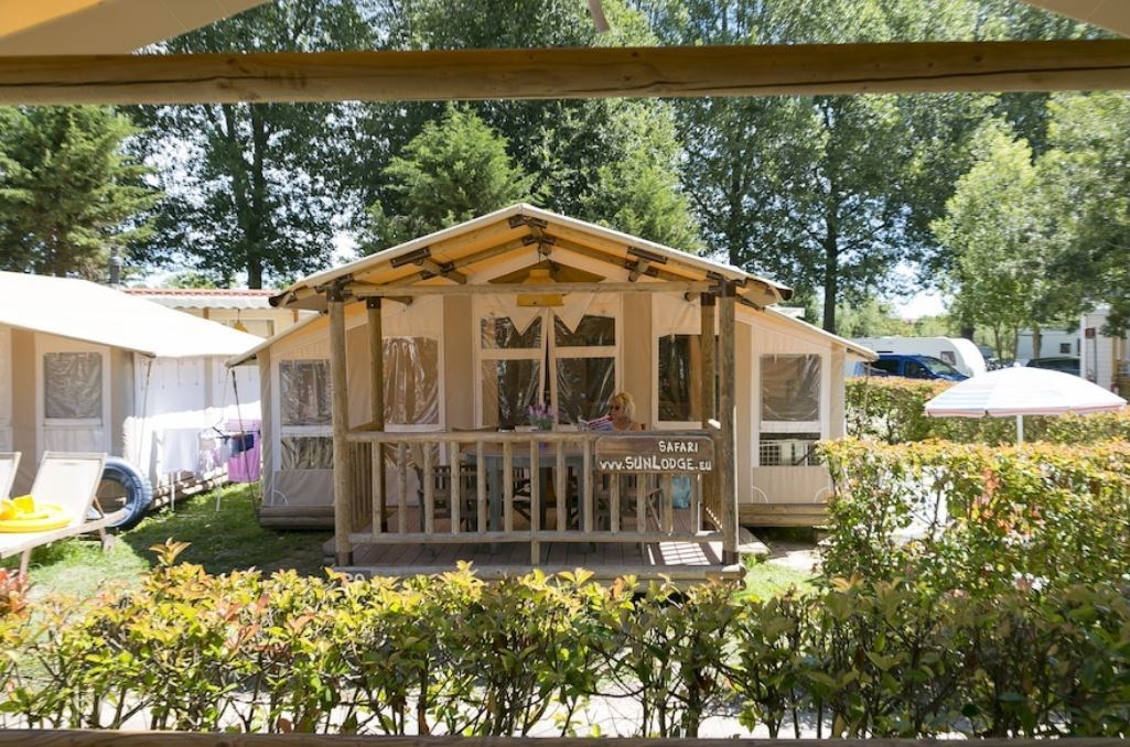 Sunlodge safaritent met badkamer