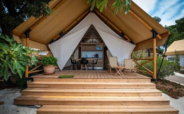 Premium safaritent met badkamer Premium safaritent met badkamer