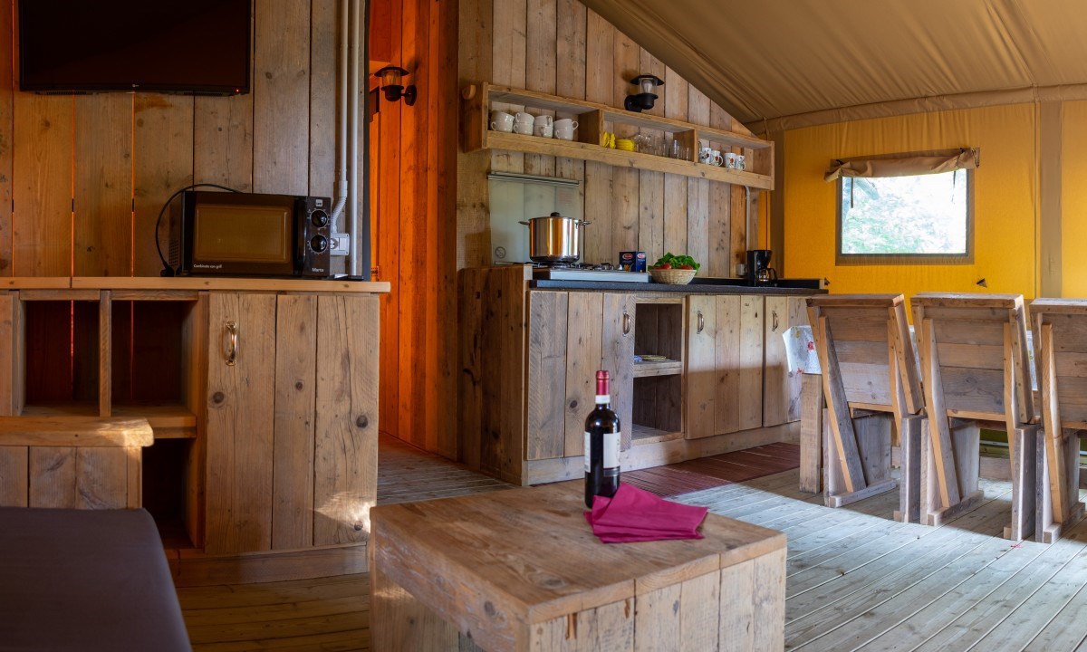 Safaritent met badkamer