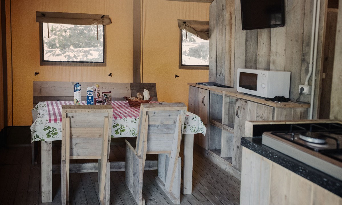 Safaritent met badkamer