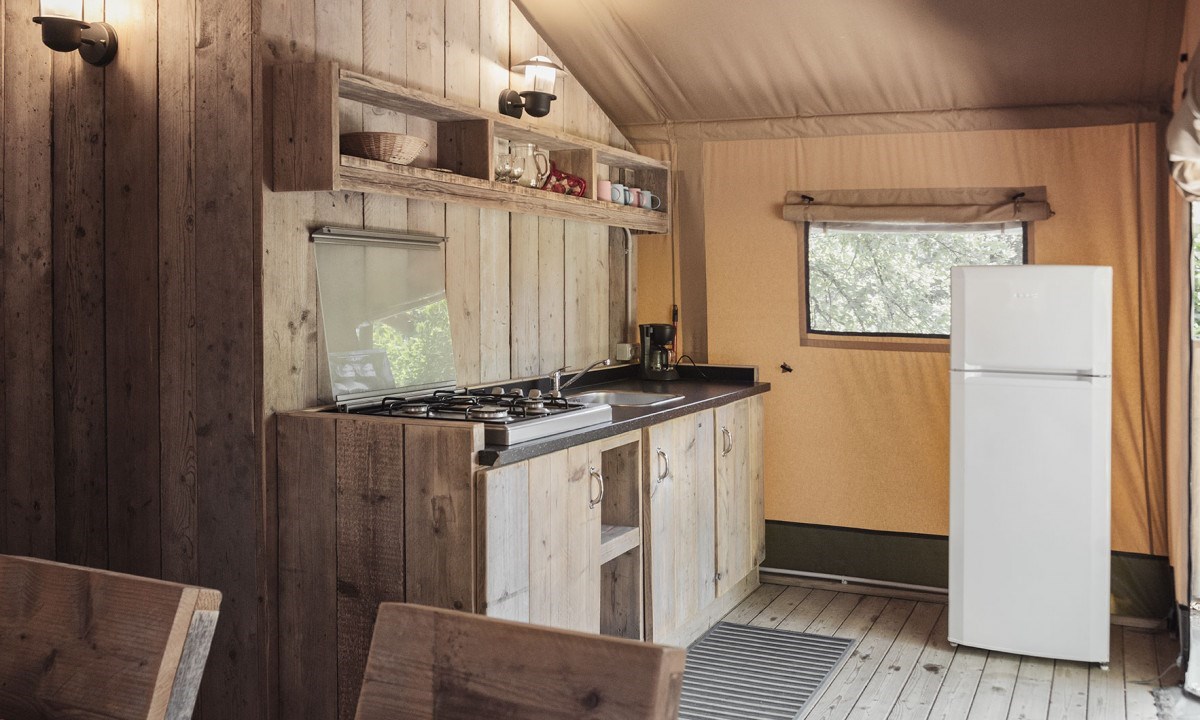 Safaritent met badkamer