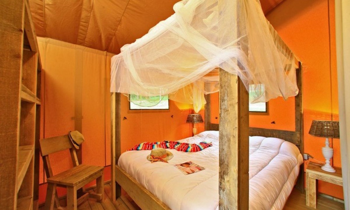 Safaritent met eigen sanitair