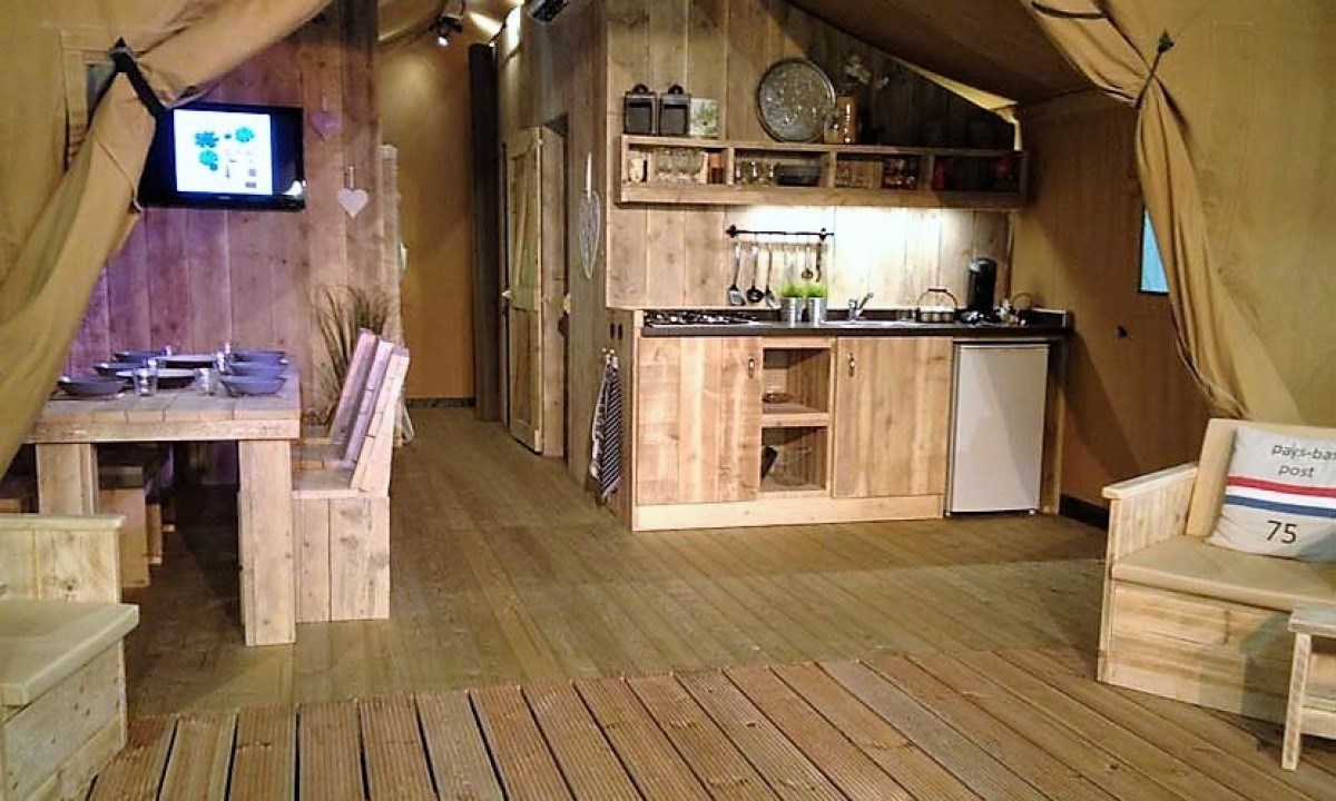 Safaritent met sanitair