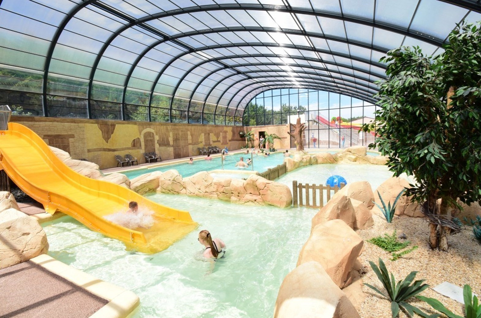 Glamping in een Lodgetent met badkamer