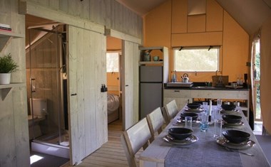 Safaritent Ranger met badkamer Safaritent Ranger met badkamer