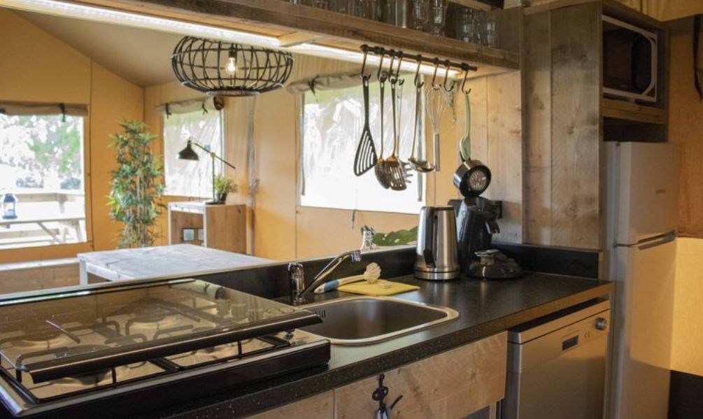 Safaritent met sanitair op Ameland