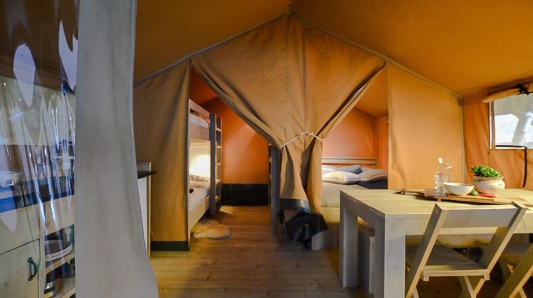 Safaritent aan het Veerse Meer