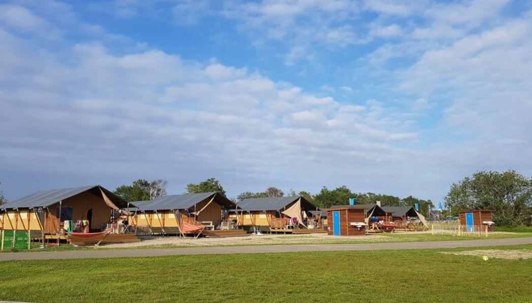 Safaritent aan het Veerse Meer