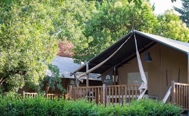 Luxe safaritent met badkamer aan de Côte d'Azur Luxe safaritent met badkamer aan de Côte d'Azur
