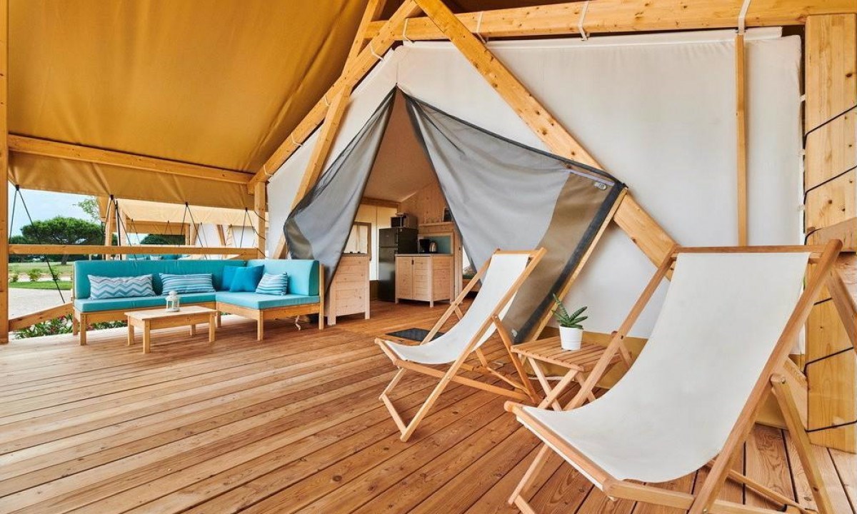 Safaritent aan de Adriatische kust in Kroatië