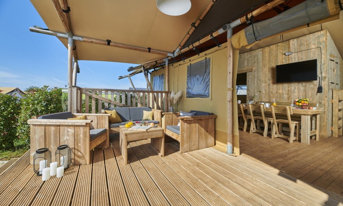 Glamping safaritent met eigen badkamer en airco