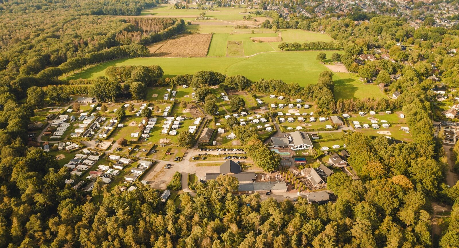 Lodgetent met privé sanitair