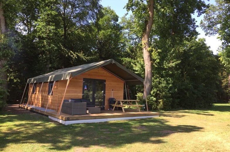 Lodgetent met privé sanitair Lodgetent met privé sanitair