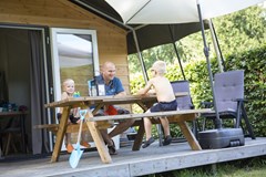 Lodgetent met privé sanitair Lodgetent met privé sanitair